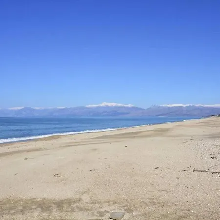 Sea Breeze Coastal House-in Almyros Beach *