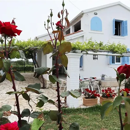 Sea Breeze Coastal House-in Almyros Beach