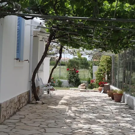 Sea Breeze Coastal House-in Almyros Beach *